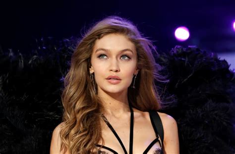 Gigi Hadid suffers wardrobe malfunction at 2016 .